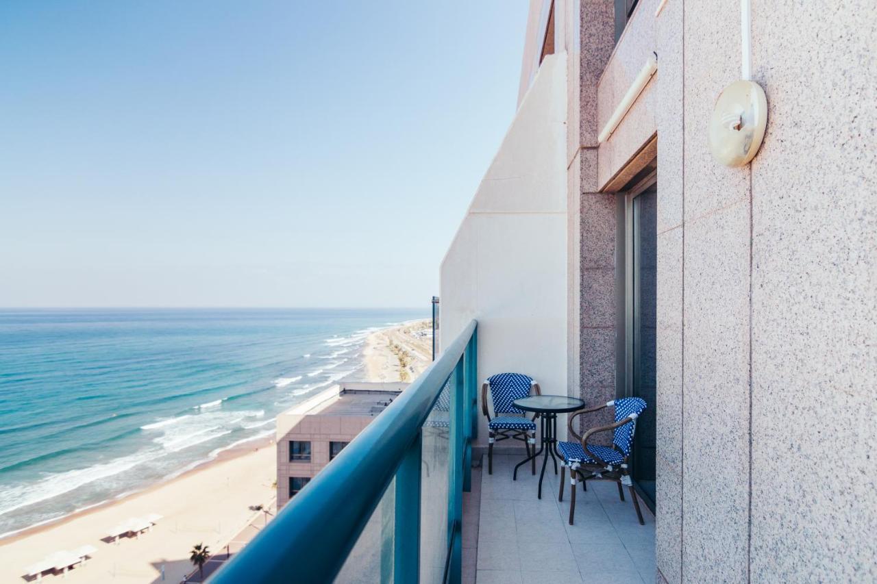 Almog Beach Apt Hotel מלון דירות אלמוג ביץ' Haifa Bagian luar foto