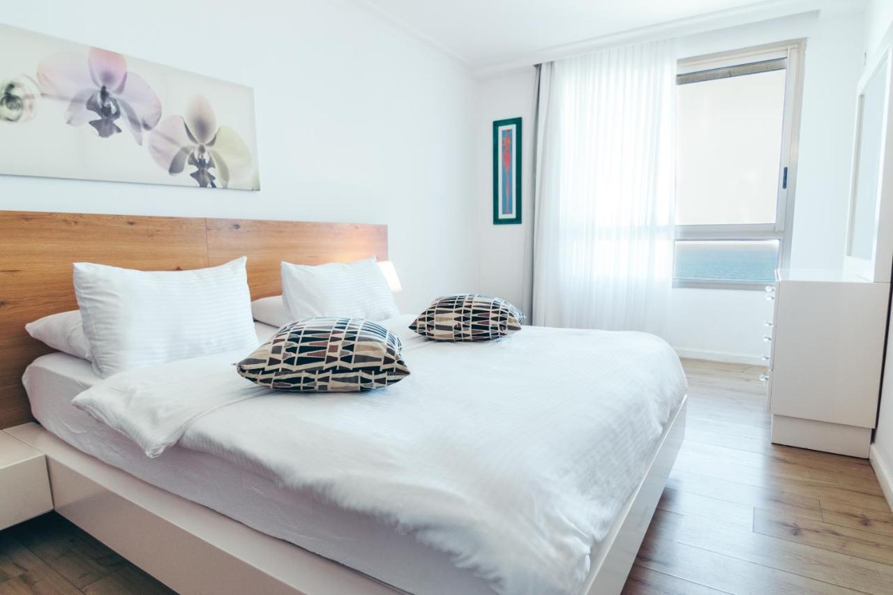 Almog Beach Apt Hotel מלון דירות אלמוג ביץ' Haifa Bagian luar foto