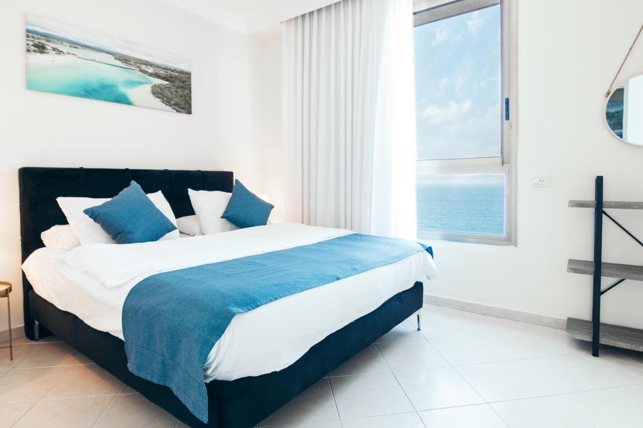 Almog Beach Apt Hotel מלון דירות אלמוג ביץ' Haifa Bagian luar foto