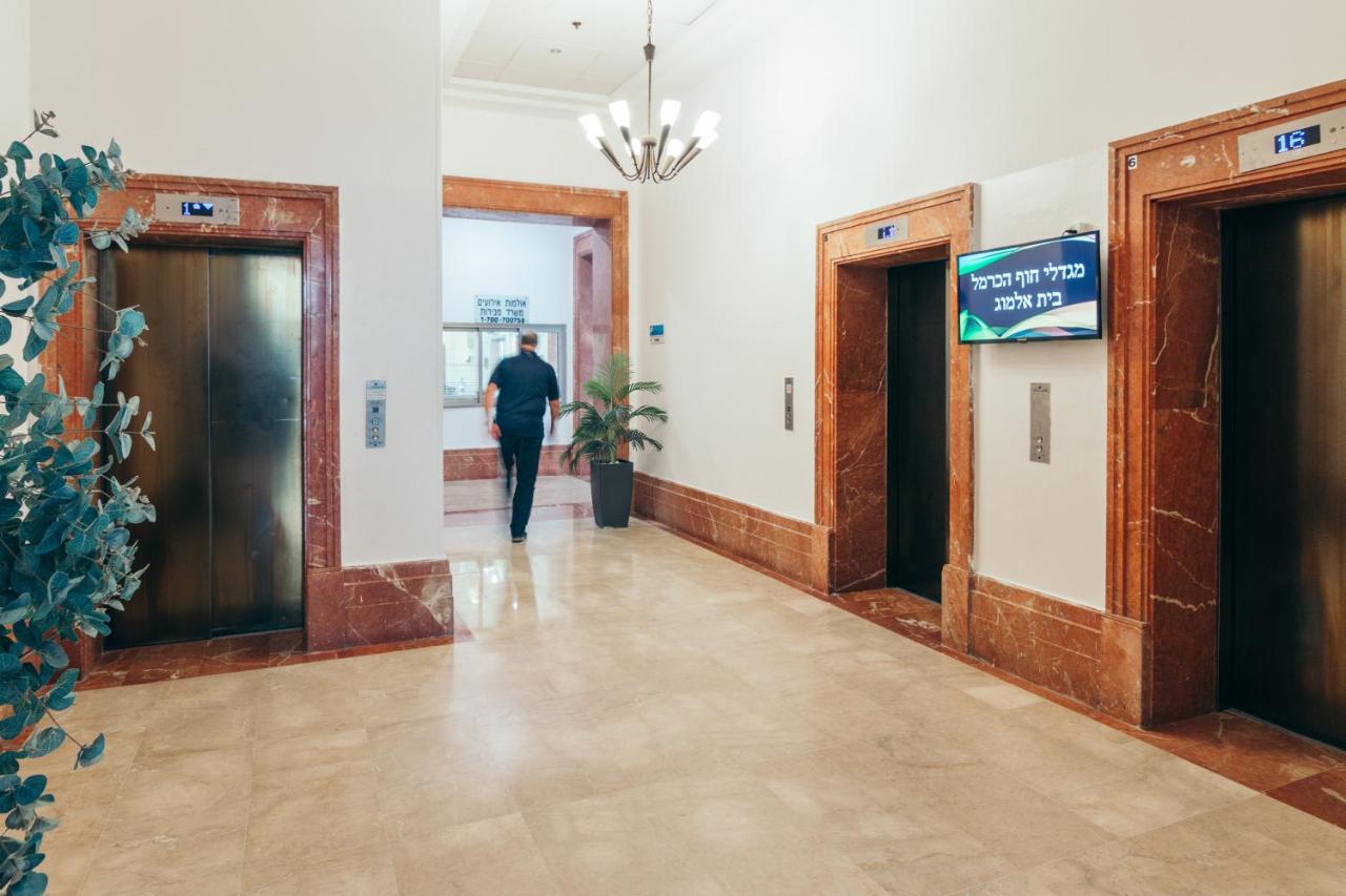 Almog Beach Apt Hotel מלון דירות אלמוג ביץ' Haifa Bagian luar foto