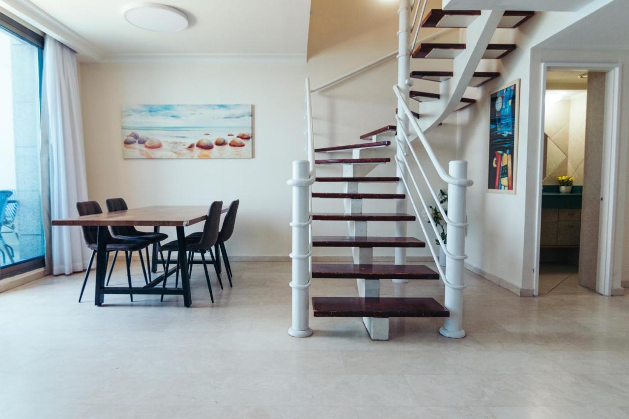Almog Beach Apt Hotel מלון דירות אלמוג ביץ' Haifa Bagian luar foto