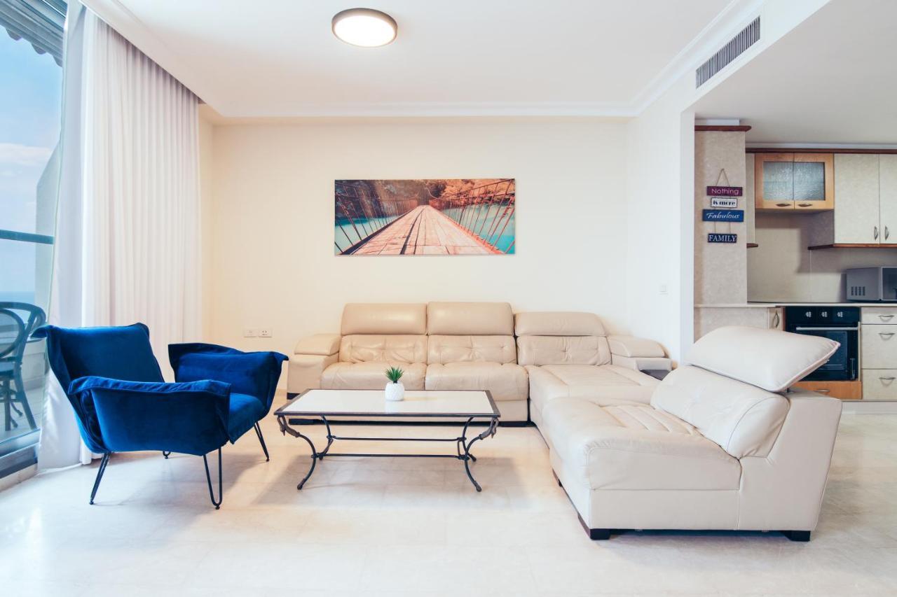 Almog Beach Apt Hotel מלון דירות אלמוג ביץ' Haifa Bagian luar foto