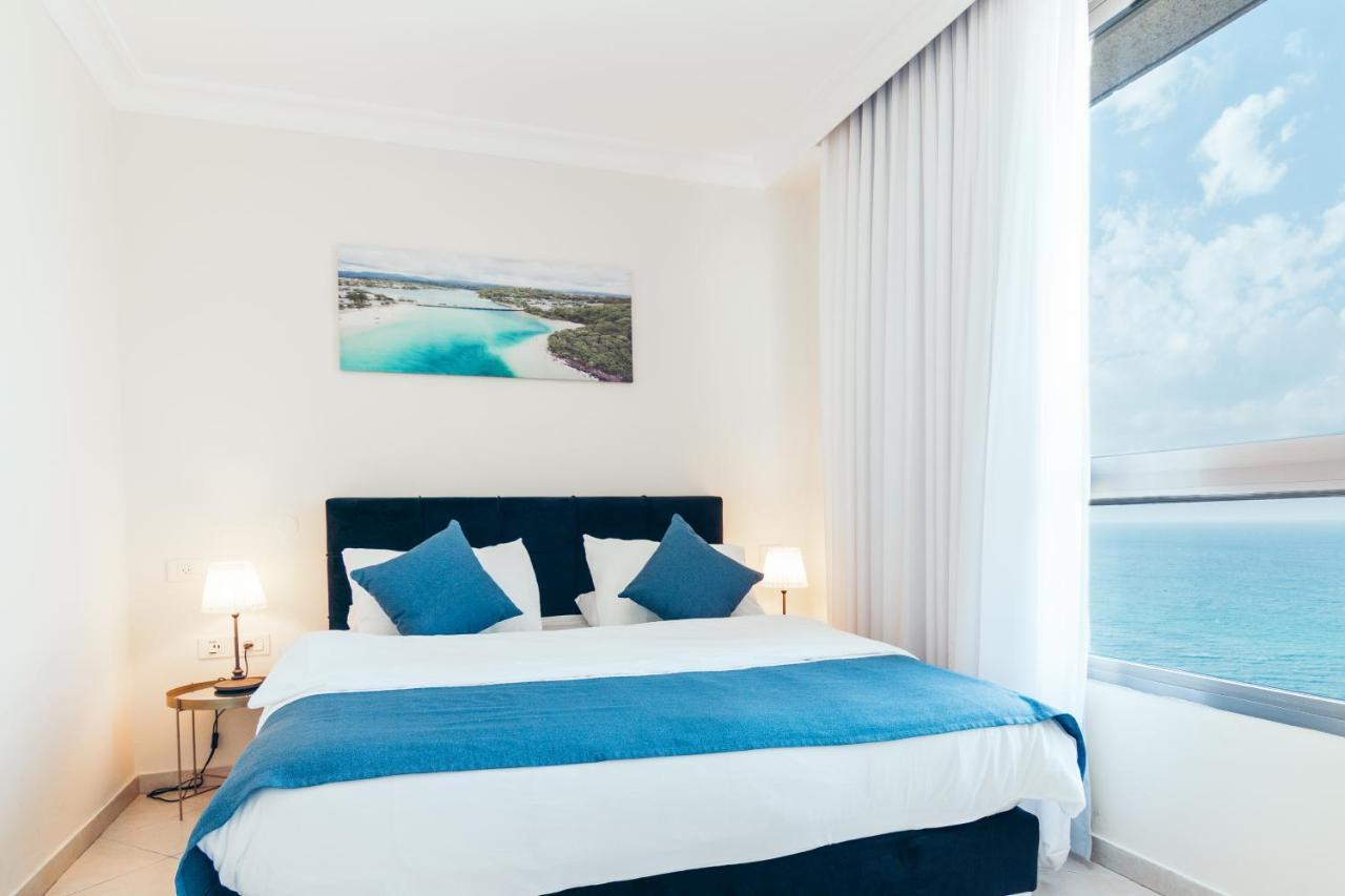 Almog Beach Apt Hotel מלון דירות אלמוג ביץ' Haifa Bagian luar foto