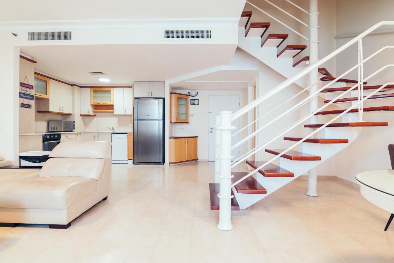 Almog Beach Apt Hotel מלון דירות אלמוג ביץ' Haifa Bagian luar foto