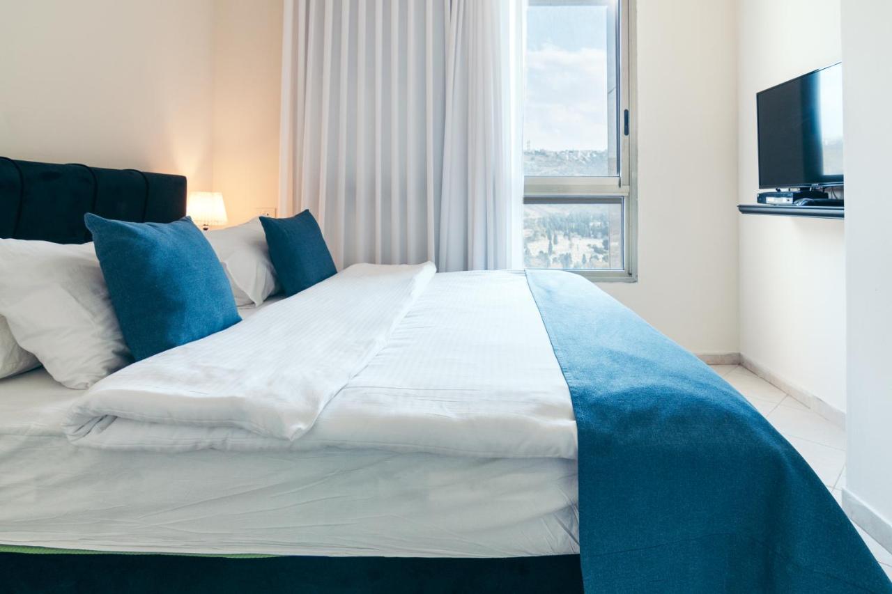 Almog Beach Apt Hotel מלון דירות אלמוג ביץ' Haifa Bagian luar foto