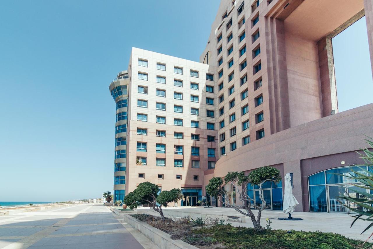 Almog Beach Apt Hotel מלון דירות אלמוג ביץ' Haifa Bagian luar foto
