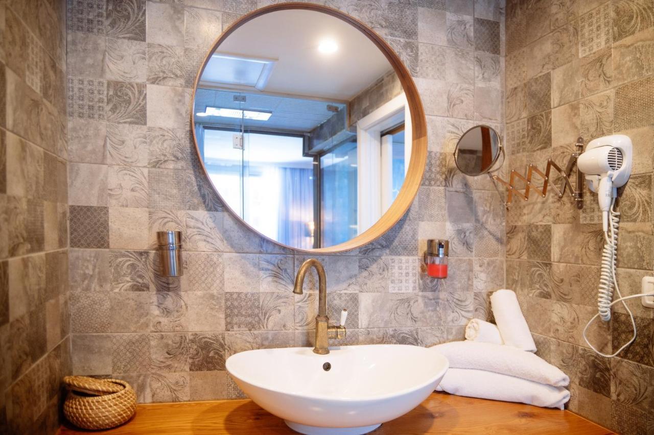 Almog Beach Apt Hotel מלון דירות אלמוג ביץ' Haifa Bagian luar foto