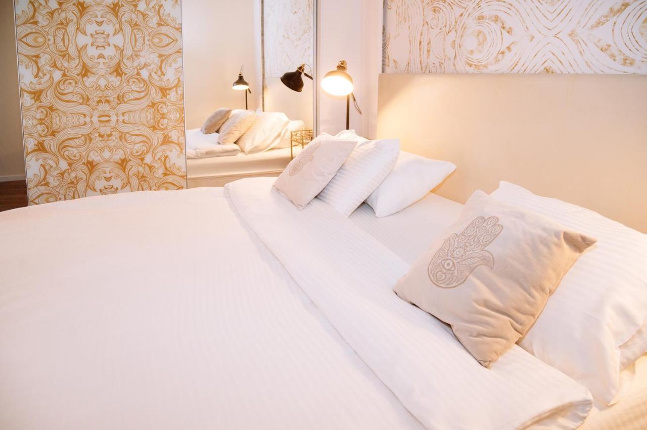 Almog Beach Apt Hotel מלון דירות אלמוג ביץ' Haifa Bagian luar foto