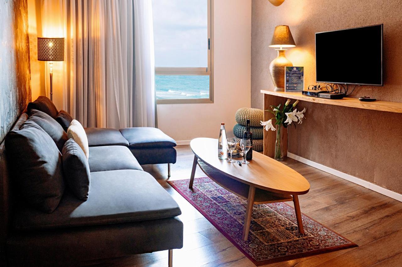 Almog Beach Apt Hotel מלון דירות אלמוג ביץ' Haifa Bagian luar foto