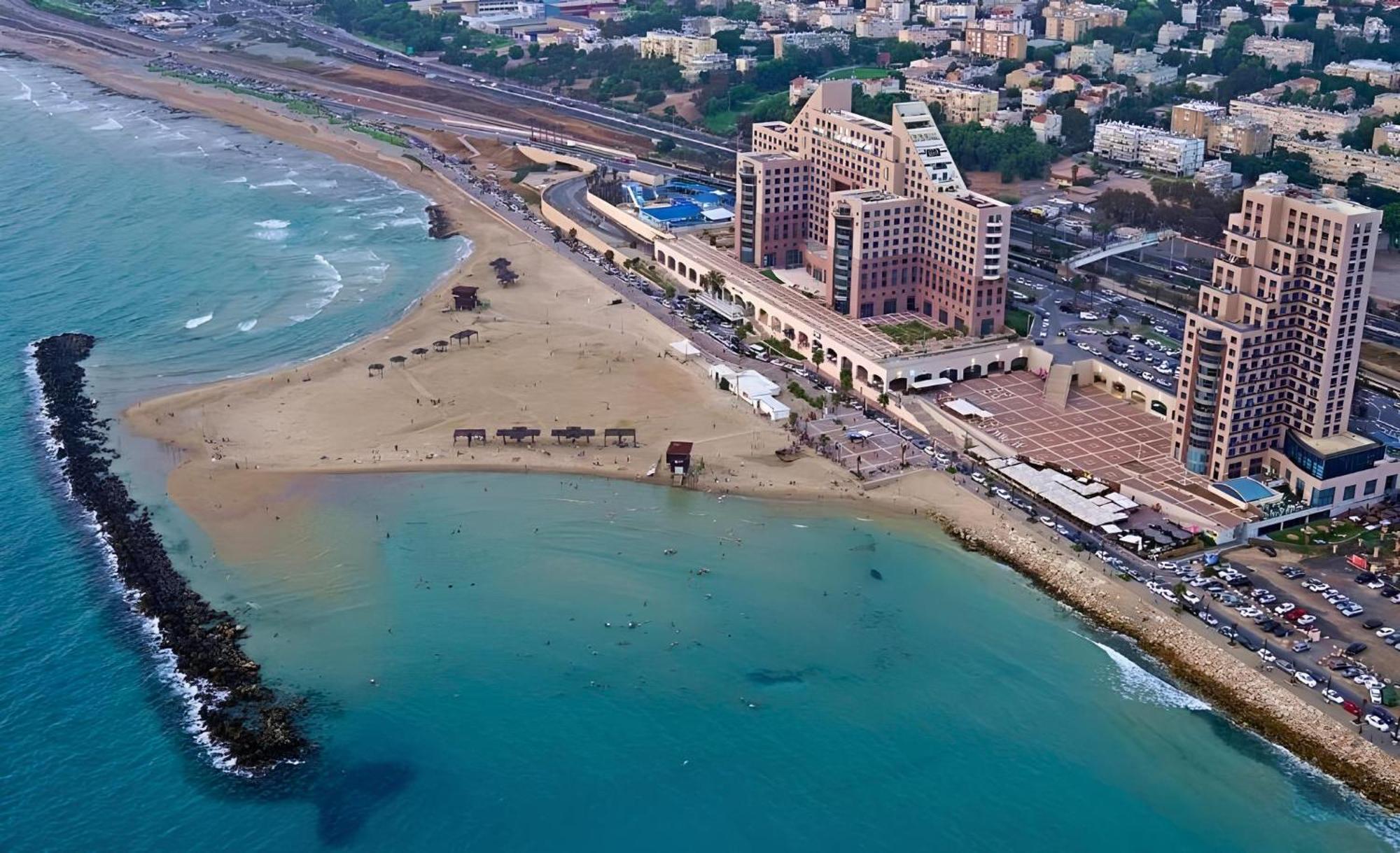Almog Beach Apt Hotel מלון דירות אלמוג ביץ' Haifa Bagian luar foto