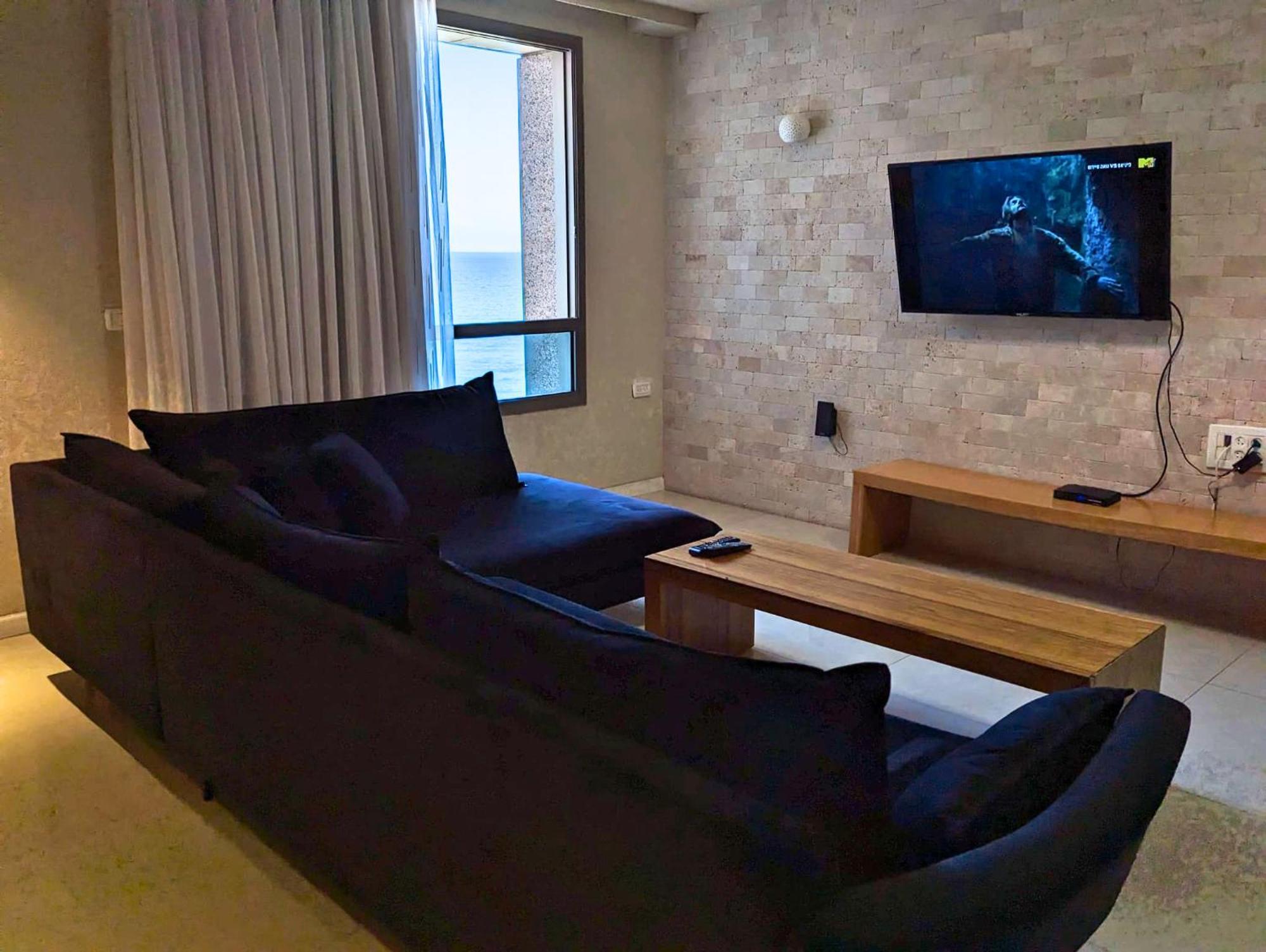 Almog Beach Apt Hotel מלון דירות אלמוג ביץ' Haifa Bagian luar foto