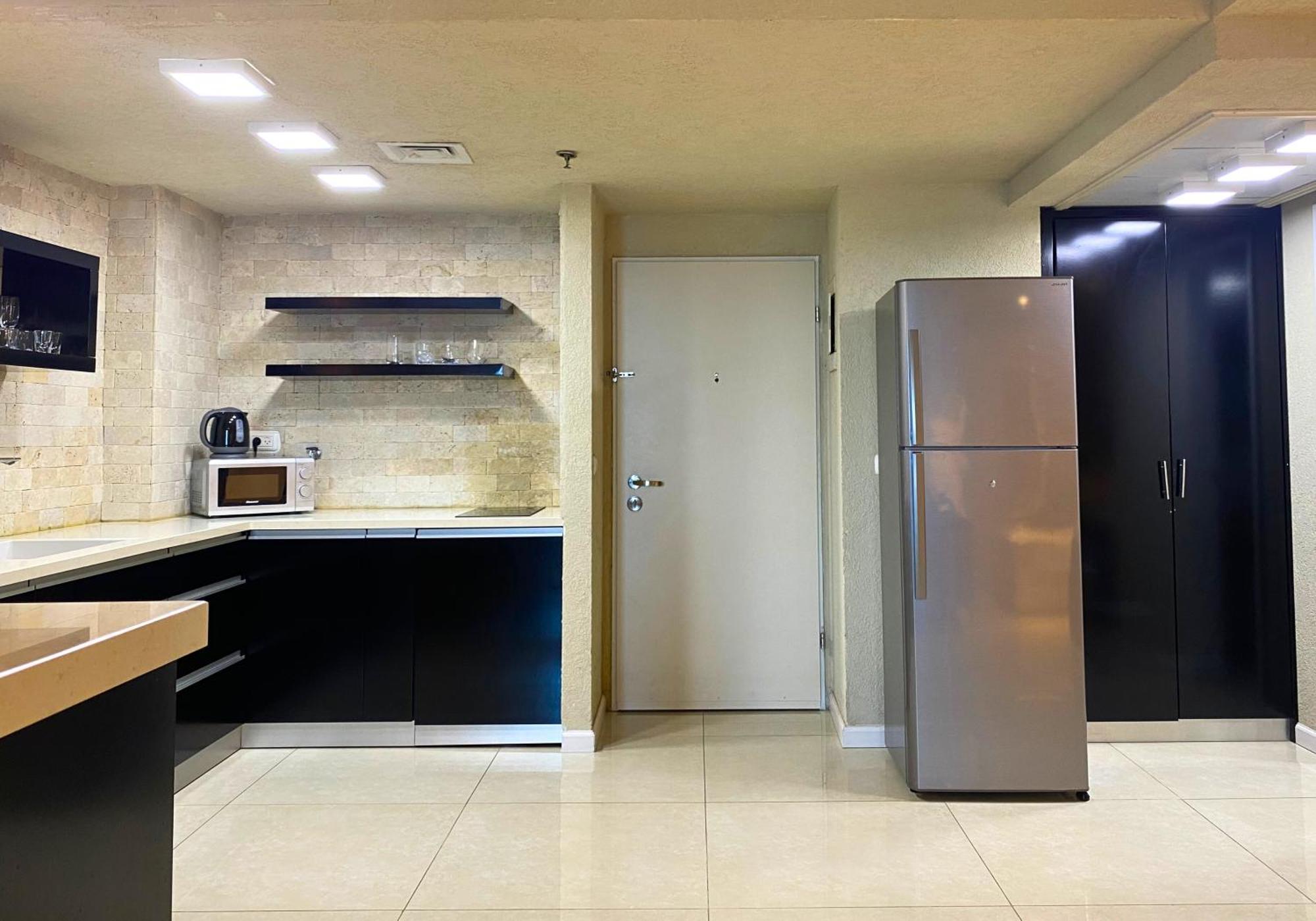 Almog Beach Apt Hotel מלון דירות אלמוג ביץ' Haifa Bagian luar foto