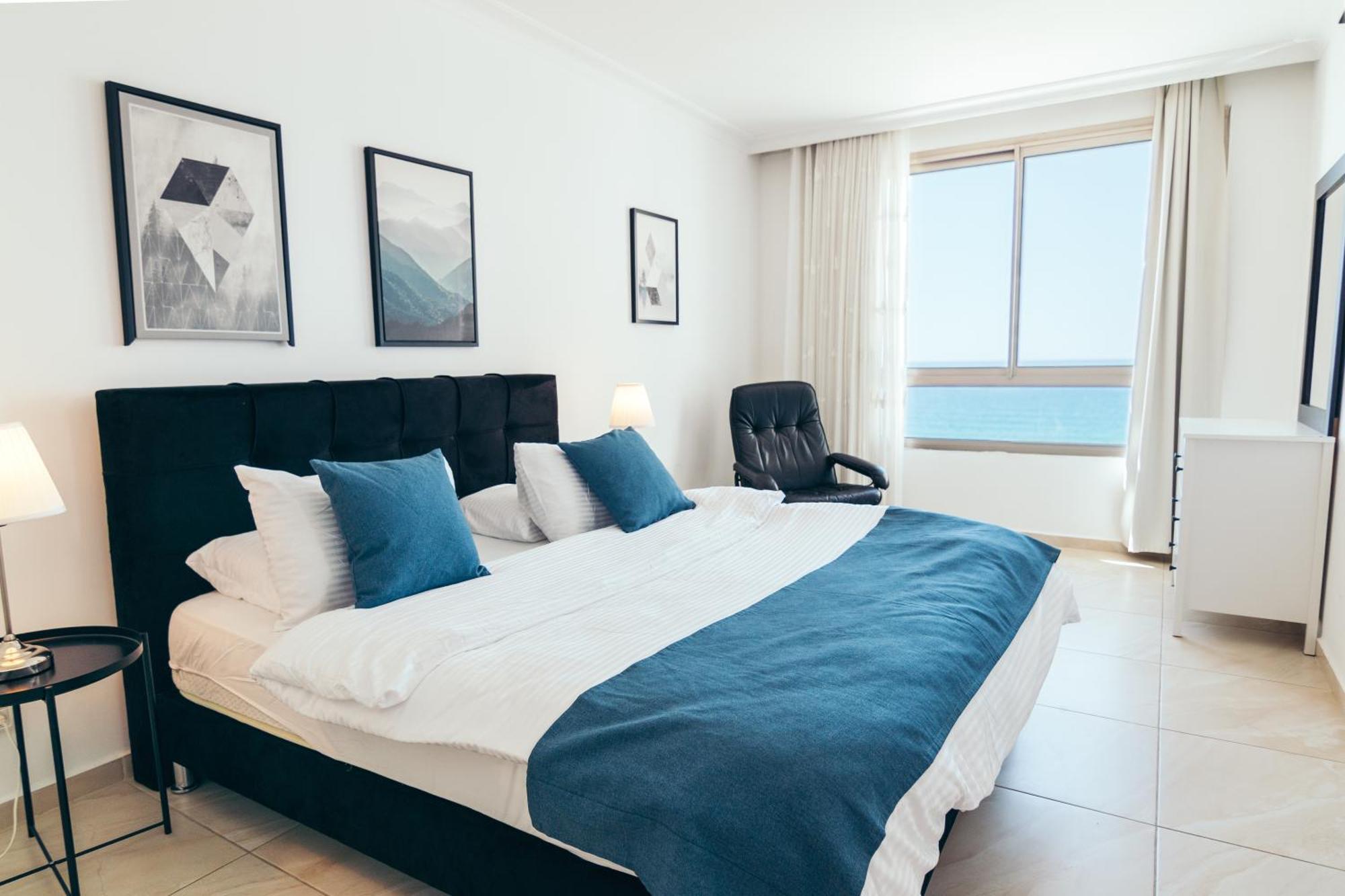 Almog Beach Apt Hotel מלון דירות אלמוג ביץ' Haifa Ruang foto